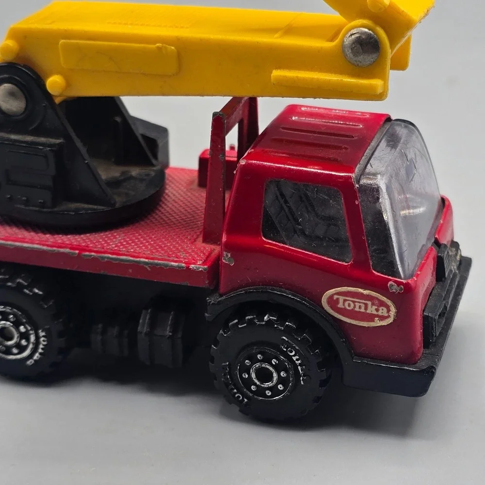 Vintage Tonka Cherry Picker Utility Truck Diecast Red Yellow Bucket Boom Toy
